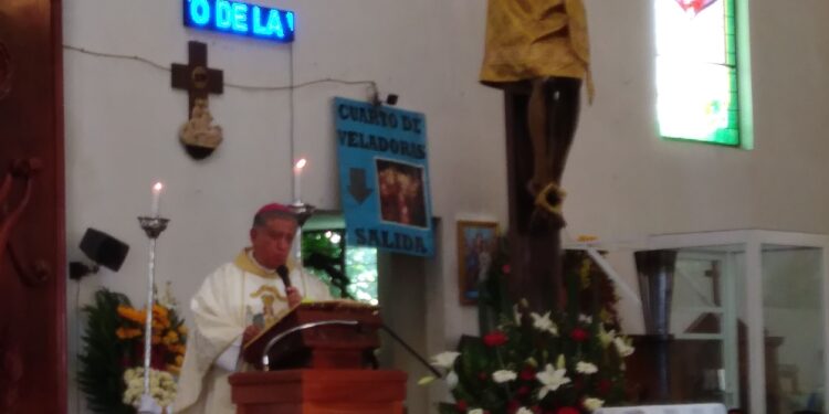 Celebración del 50 Aniversario de la Coronación Pontificia de Nuestra Señora de la Caridad, un acontecimiento significativo para Huamantla: Monseñor Julio César Salcedo Aquino.