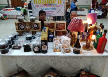 Comparten emprendedores y artesanos su participación en Feria de Emprendimientos 2024 “Yo También Emprendo”.