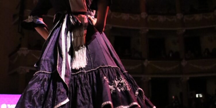 Invita Secretaría de Cultura a la Cuarta Muestra de Vestidos y Atuendos de Damas Charras en homenaje a Aída Cuevas.