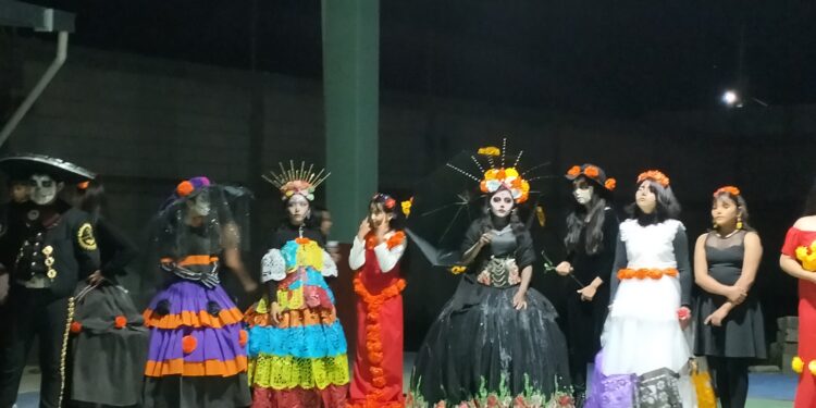 Escuela Secundaria Técnica No. 44 celebra el Día de muertos con evento denominado “La Noche se viste de Gala”