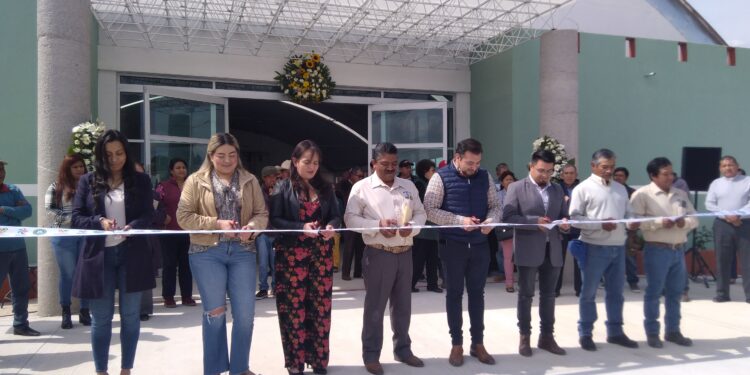 Inauguran autoridades de Huamantla “Auditorio Profesor Lázaro Ortiz Flores” en Comunidad de Benito Juárez.