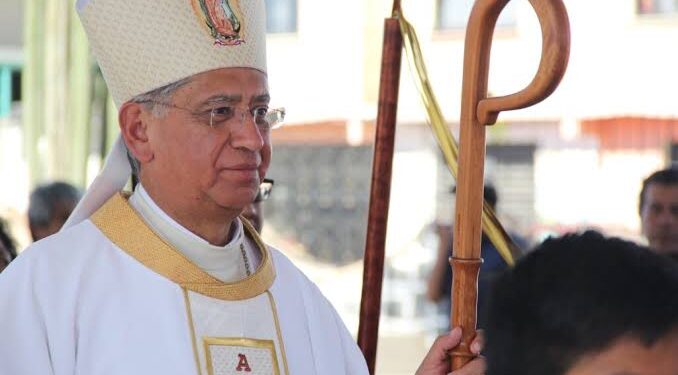 El Obispo de Tlaxcala Julio César Salcedo Aquino hace un llamado a los jóvenes a la generosidad y alerta sobre riesgos de salud que vive esta población.