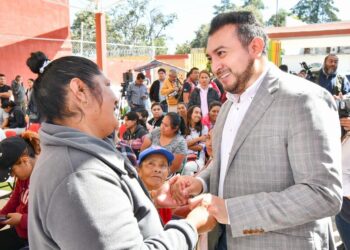Anuncia Salvador Santos Cedillo nueva techumbre en la tele secundaria “Niños Héroes de Chapultepec”.