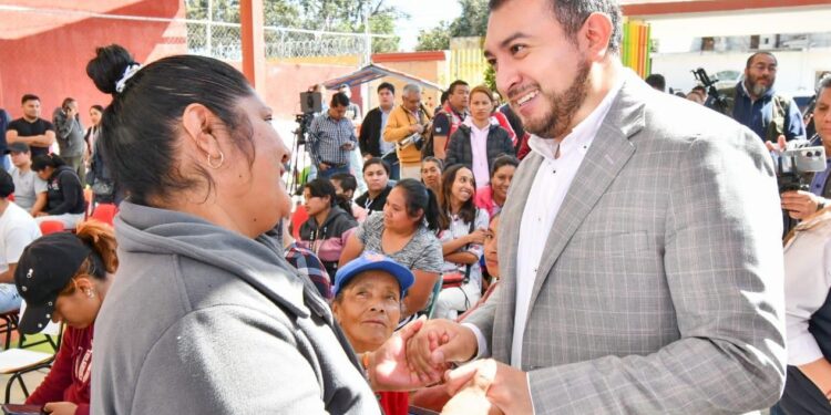 Anuncia Salvador Santos Cedillo nueva techumbre en la tele secundaria “Niños Héroes de Chapultepec”.