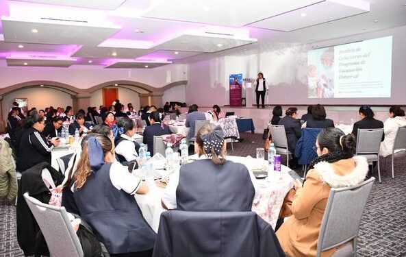 Capacita SESA a enfermeras sobre aplicación de vacunas contra COVID-19 en niños.