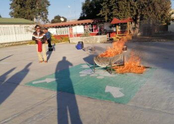 Capacita Protección Civil de Tequexquitla a docentes en Uso y Manejo de Extintores.