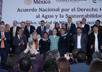 PRESIDENTA CLAUDIA SHEINBAUM FIRMA ACUERDO NACIONAL POR EL DERECHO HUMANO AL AGUA Y LA SUSTENTABILIDAD CON GOBERNADORES Y EMPRESARIOS