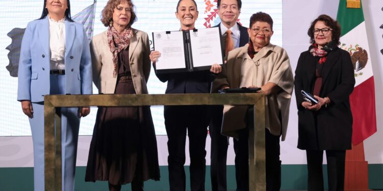 PRESIDENTA CLAUDIA SHEINBAUM FIRMA DECRETO POR EL CUAL LA UNIVERSIDAD ROSARIO CASTELLANOS SE VUELVE NACIONAL