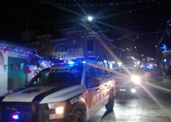 Se realiza en El Carmen Tequexquitla Desfile Navideño 2024.