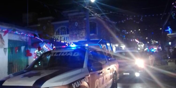 Se realiza en El Carmen Tequexquitla Desfile Navideño 2024.