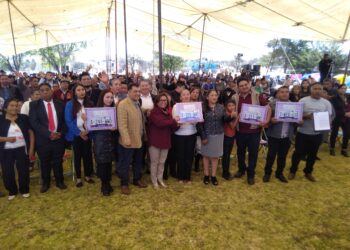 Se lleva a cabo en Zitlaltepec la Erradicación de Mototaxis y la Entrega de Concesiones de Taxi.