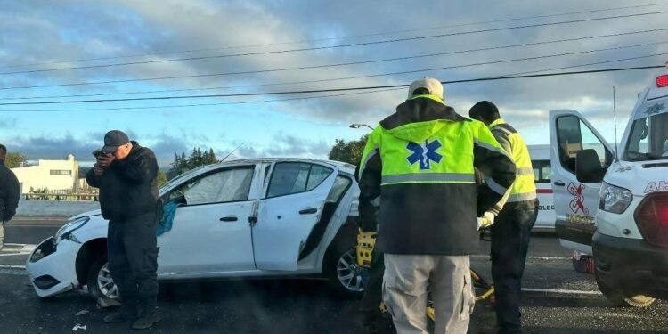 Accidente vehicular genera caos vehicular en Xaloztoc.