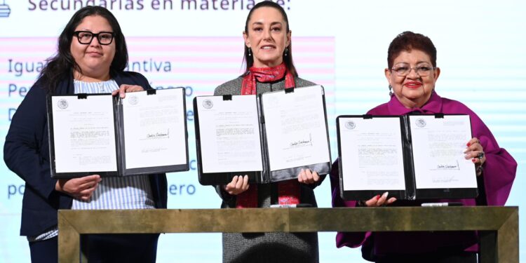 FIRMA PRESIDENTA CLAUDIA SHEINBAUM DECRETO POR EL QUE SE REFORMAN LEYES SECUNDARIAS PARA PROTEGER A LAS MUJERES EN MÉXICO