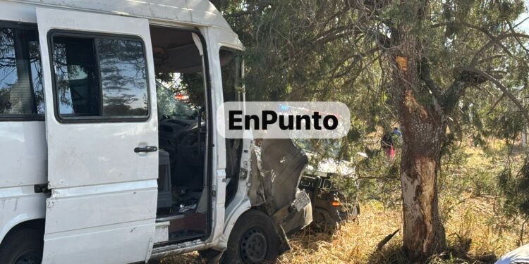 Al menos 7 personas lesionadas y una prensada deja choque en Huamantla. 