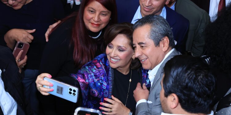 Asiste gobernadora a informe de 100 días de alcalde de Tlaxcala