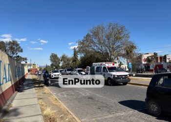 Atiende PC de Huamantla a mujer por convulsión en la vía pública.