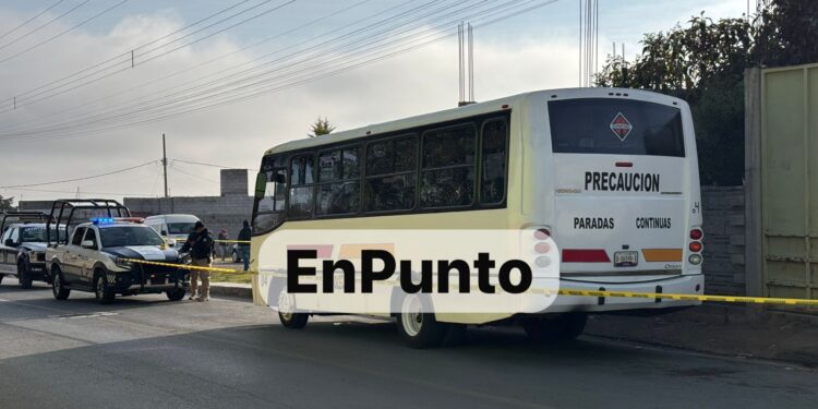 De un posible infarto muere chofer de transporte público en colectiva.