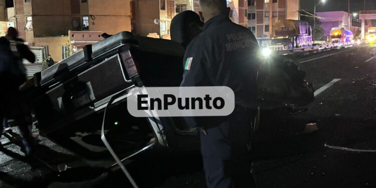 Conductor en posible estado de ebriedad ocasiona accidente automovilístico en Huamantla.
