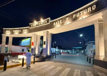 Inauguran en Cuapiaxtla Arco de Bienvenida.