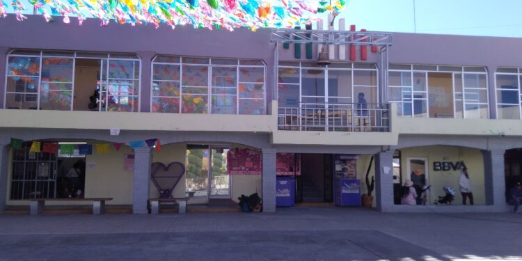 Trabajan autoridades de Tequexquitla en beneficio del Sector Educativo.