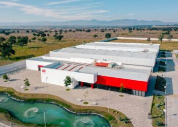 ¡Increíble pero cierto! Roban automóvil del estacionamiento de ISI Cuapiaxtla.