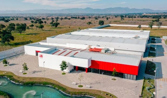 ¡Increíble pero cierto! Roban automóvil del estacionamiento de ISI Cuapiaxtla.