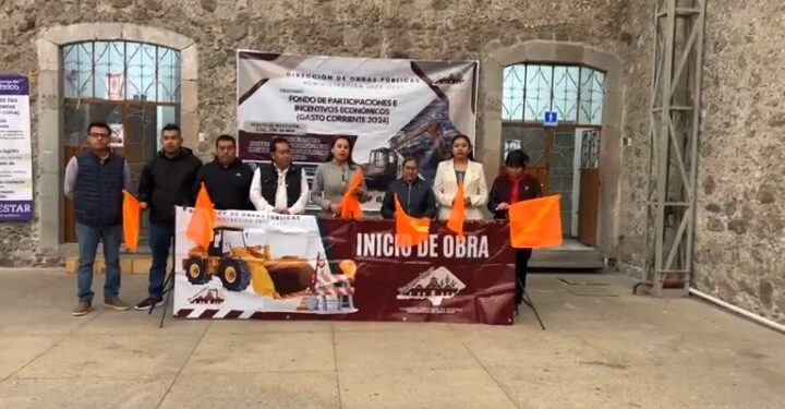 Dan banderazo de arranque de obra en el municipio de Ixtenco.