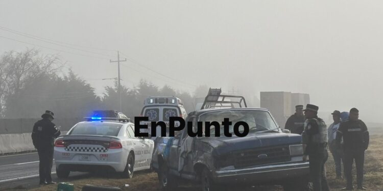 Familia resulta lesionada tras volcar la unidad en la que viajaban en Huamantla.