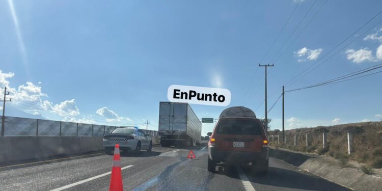 Caja se desprende de tráiler y genera caos vial en Huamantla.