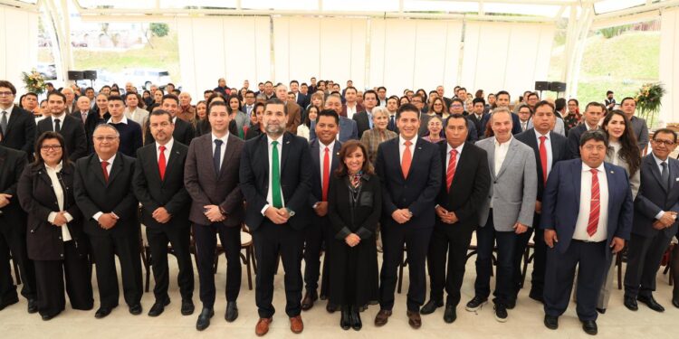 Destaca la Gobernadora trabajo de la industria de la construcción.