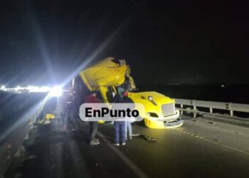 Colisión entre dos unidades pesadas deja un muerto entre Cuapixtla y Altzayanca