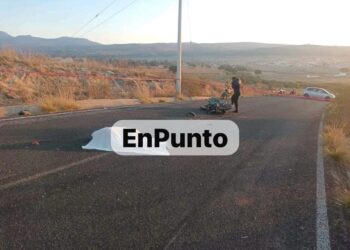 Mu3r3 motociclista tras ser atropellado en Atltzayanca.