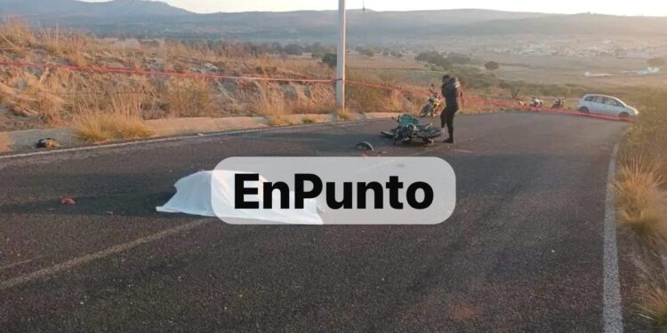 Mu3r3 motociclista tras ser atropellado en Atltzayanca.