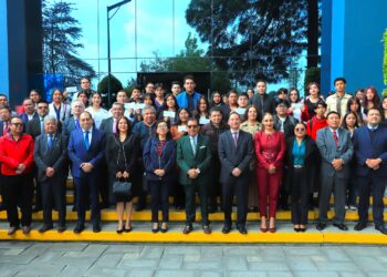 Reciben 3,416 estudiantes de la UATx beca institucional