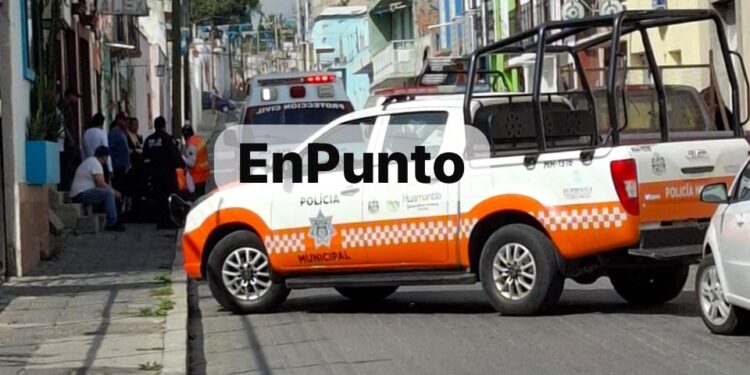 Cae mujer de su propia altura y sufre lesión a la altura de la cabeza en Huamantla.