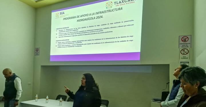 Establece Alcaldesa de Cuapiaxtla reunión con ejidatarios y productores del campo.