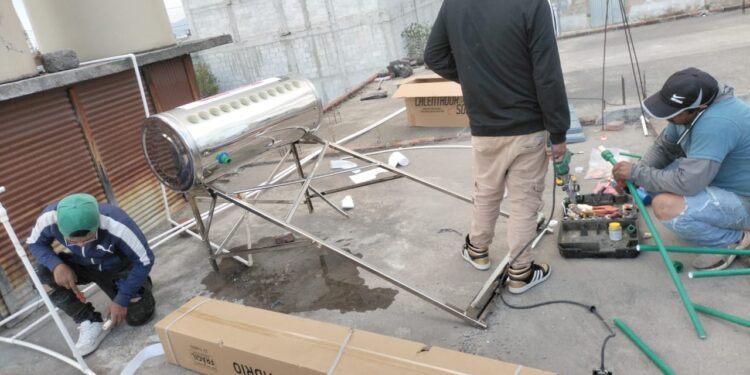 Concluye entrega e instalación de calentadores solares gratuitos en beneficio de 58 ciudadanos de Ixtenco.