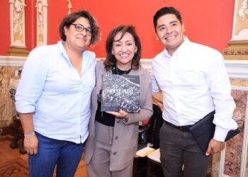 CON LIBRO “ÁNGULOS DE IXTËINGO”, DEFIENDEN Y PROMUEVEN CULTURA OTOMÍ