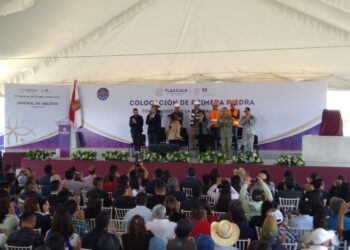 Colocan Autoridades estatales y municipales Colocación de la Primera Piedra de la Construcción de la Central de Abastos en Huamantla.
