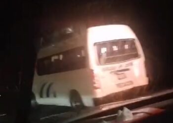 Impacta colectiva y camioneta en Huamantla