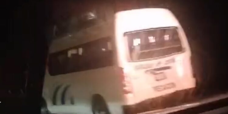 Impacta colectiva y camioneta en Huamantla