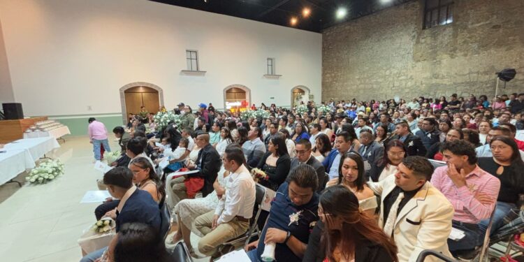 Se casan más de 100 parejas en Huamantla. 