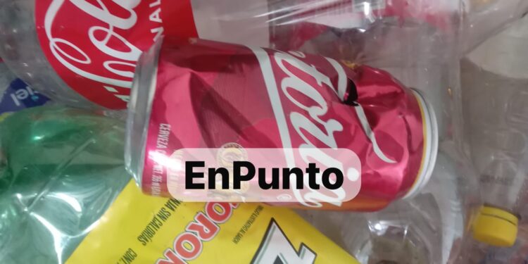 Denuncian consumo de alcohol al interior de la clínica de salud de Atltzayanca.