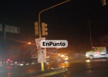 Percance vial deja varios puntos de la ciudad sin luz y semáforos inservibles en Huamantla.