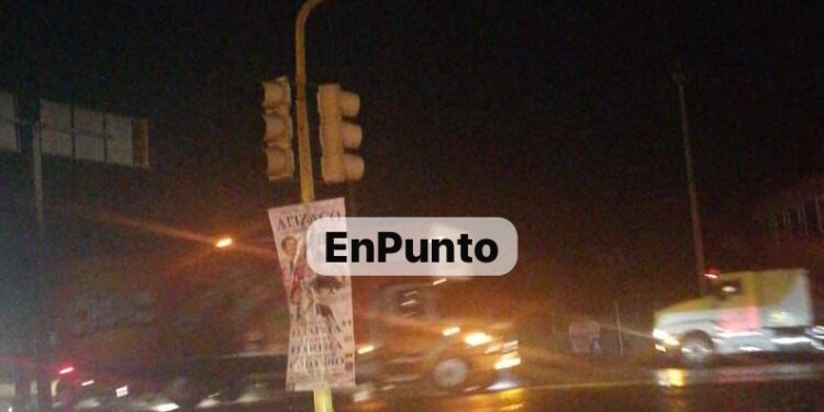 Percance vial deja varios puntos de la ciudad sin luz y semáforos inservibles en Huamantla.