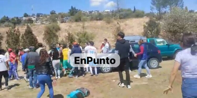 Protagoniza presidente de comunidad en Tocatlán riña tras partido de fútbol. 