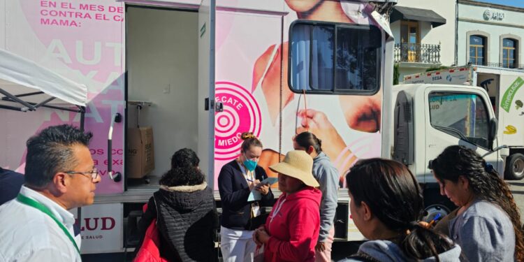 Brinda SESA servicios de salud a la población de Huamantla.