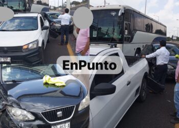 Múltiple choque en la Apizaco – Tlaxcala deja solo daños materiales.