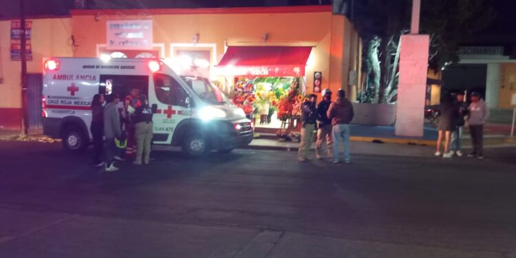 Masculino resulta lesionado tras sufrir accidente en su motocicleta en Huamantla.