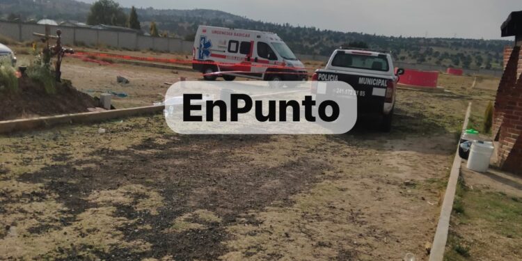 Madre acude a sepultar a su hijo y muere en el panteón en Terrenate.